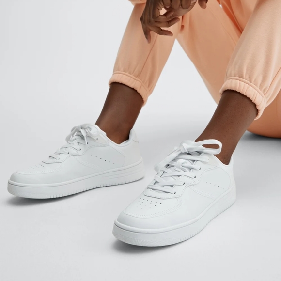 Fabletics Wilshire Lifestyle Sneaker - Picture 1 of 7